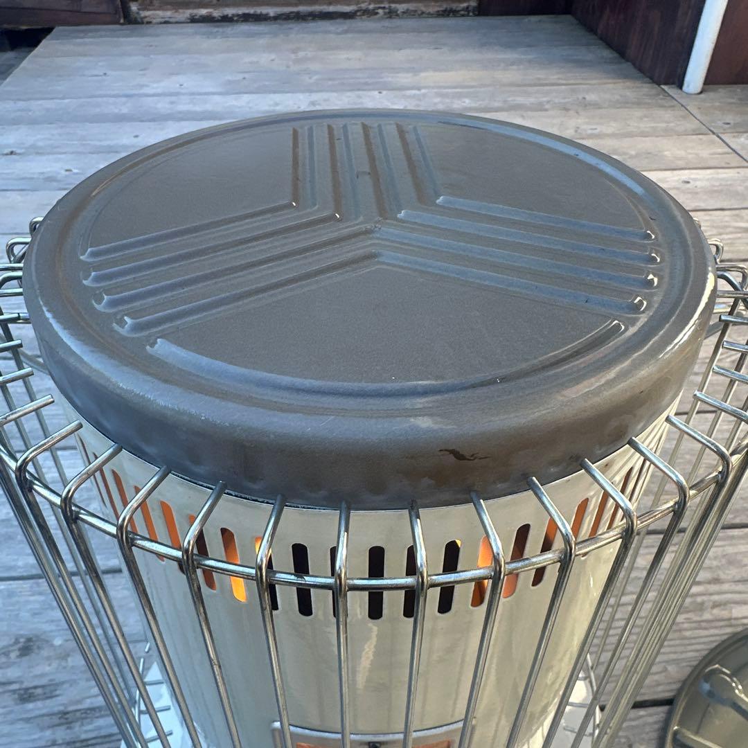 タカチャン　2022年製　トヨトミ 石油ストーブ KS67HW おまけ付き