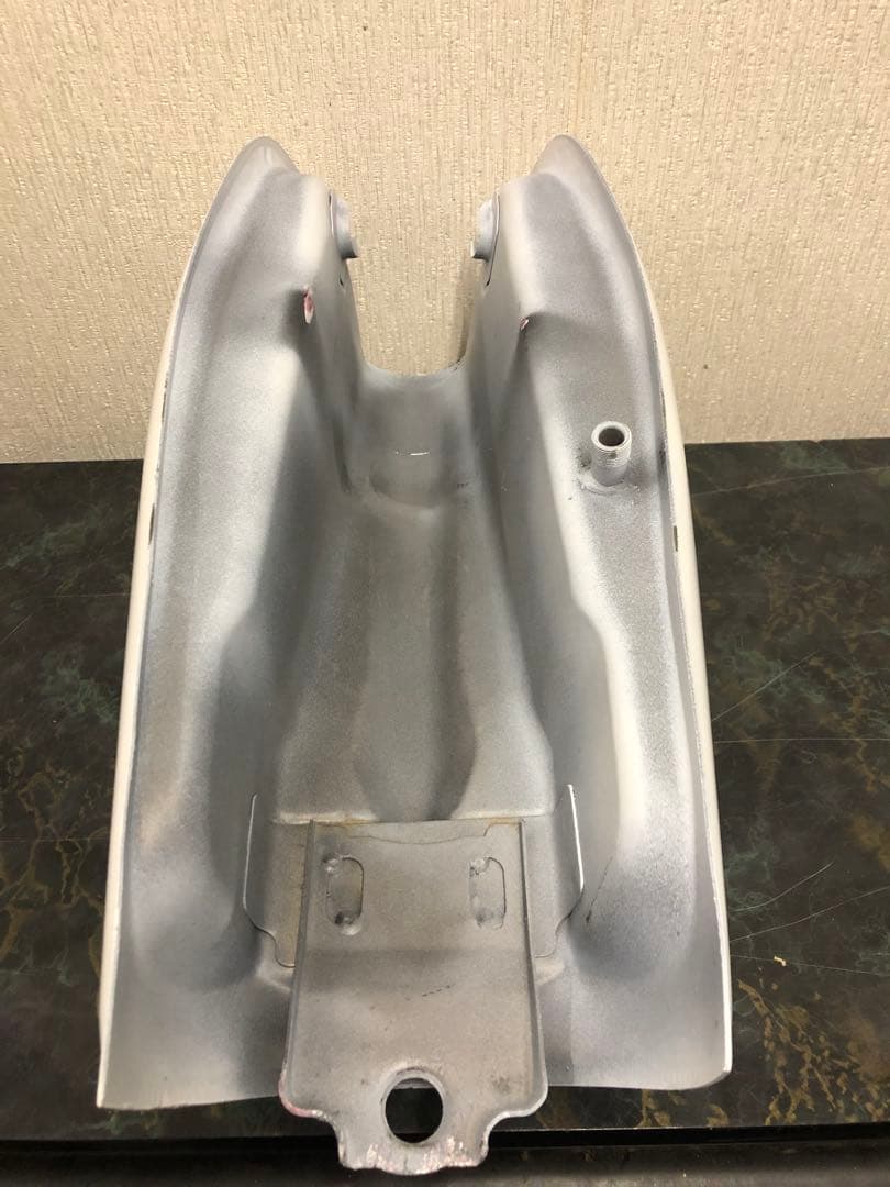 ☆送料無料‼︎ 汎用8Lビッグタンク　ピュアホワイト　エイプ.CD50.FTR