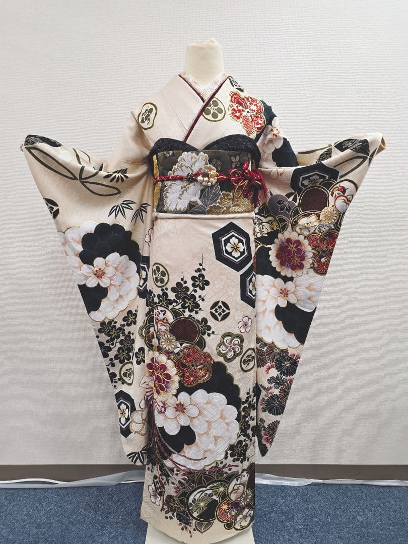 【145~159センチぐらいの方が適応サイズ】振袖フルセット　玉城ティナ