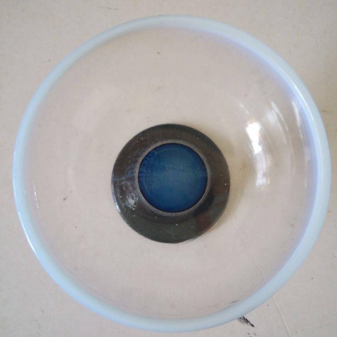 ガラスの氷2色のコップ。