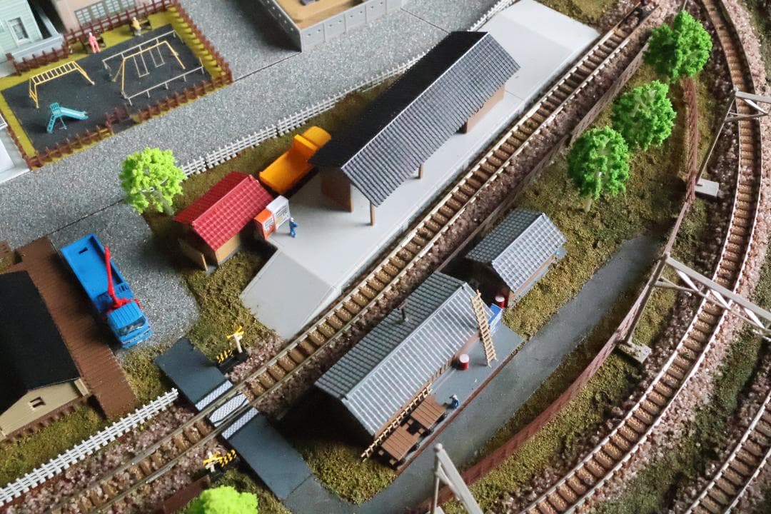 Nゲージ自作ジオラマ　トミックス線路　田舎の駅、風景　複線走行可