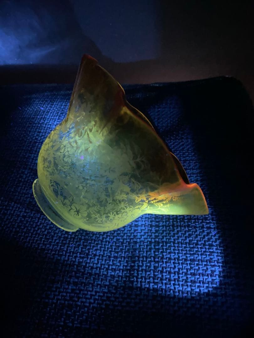 英国　アンティーク　エッチング　　ボタニカルな草花模様　ペンダント灯具