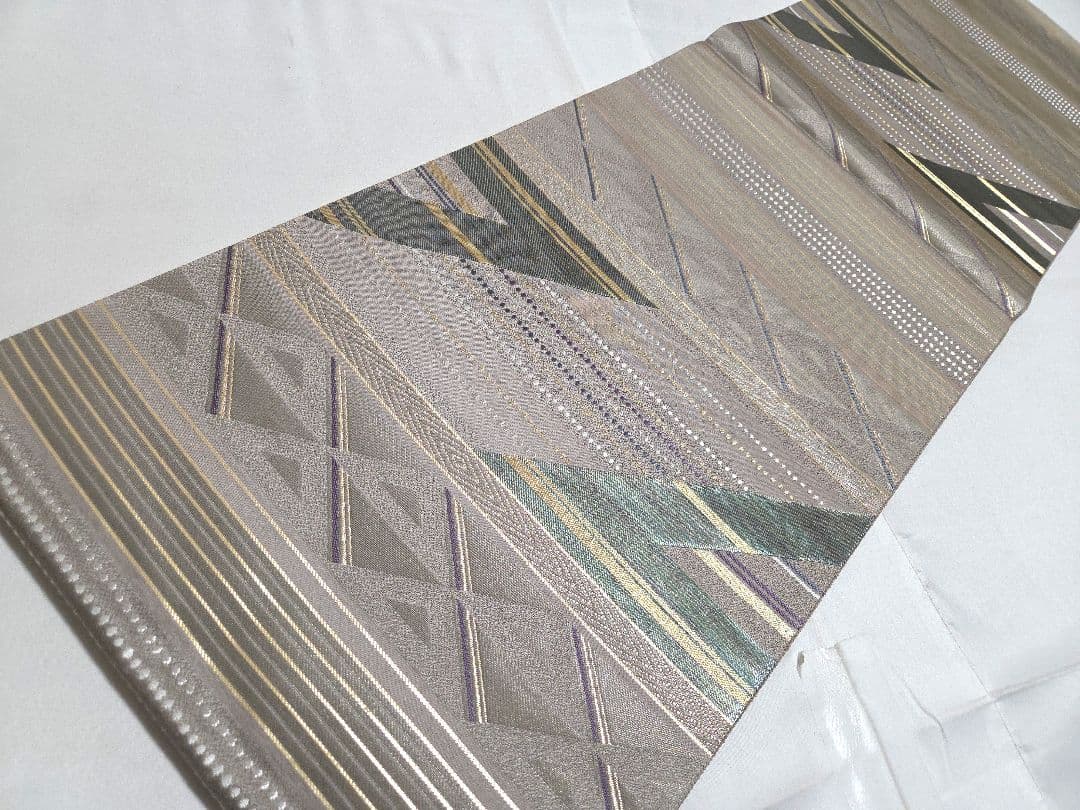 A5 美品 西陣織 山勝織物 幾何学模様 金糸 六通 正絹 フォーマルな袋帯