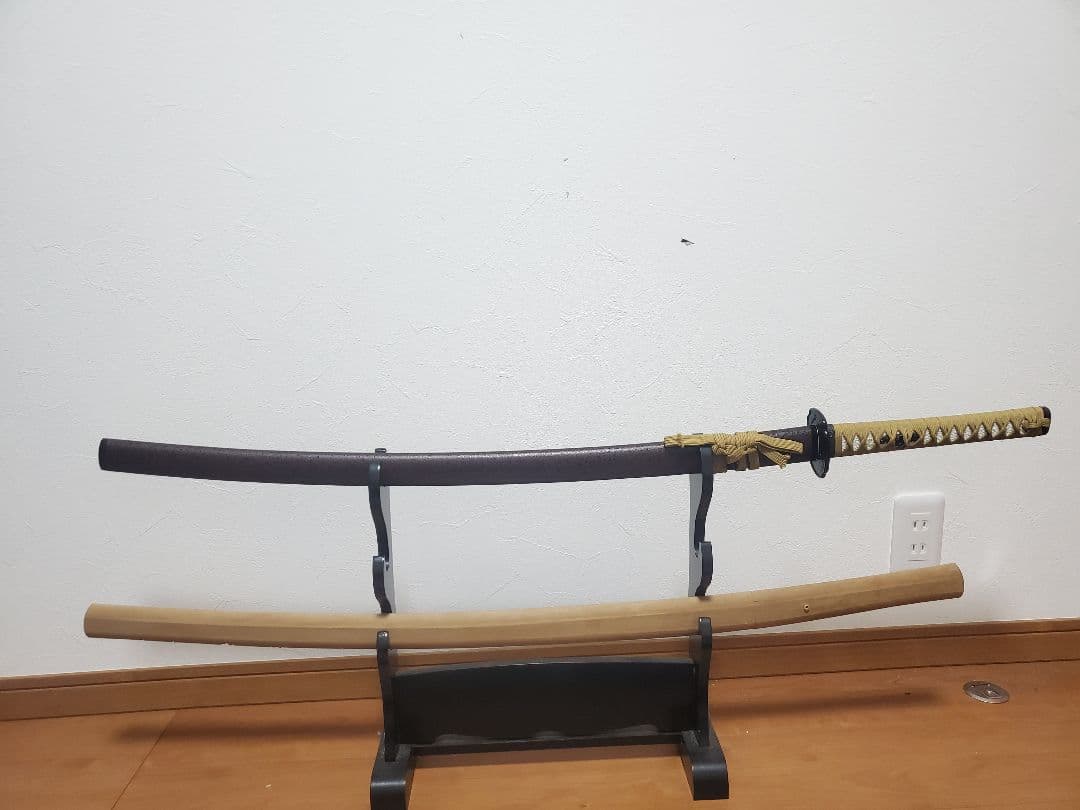 黒色と茶色のツートン刀