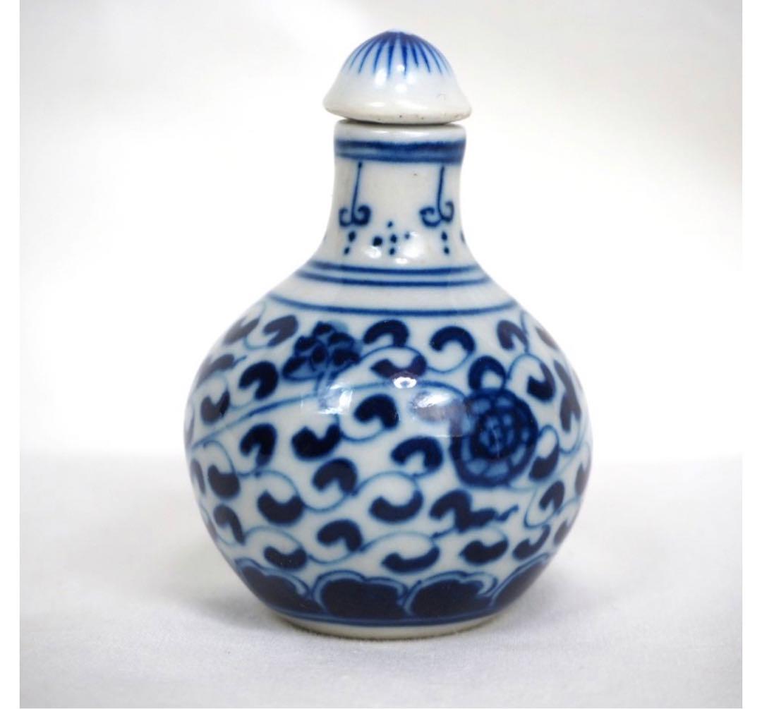 送料無料　『玉』在銘　染付鼻煙壺　中国古玩骨董