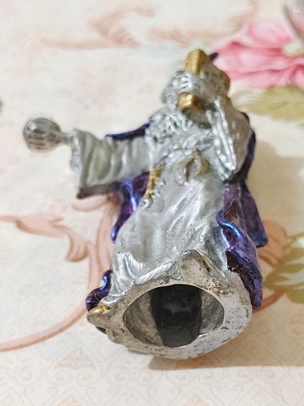 魔法使いのフィギュア 青と銀