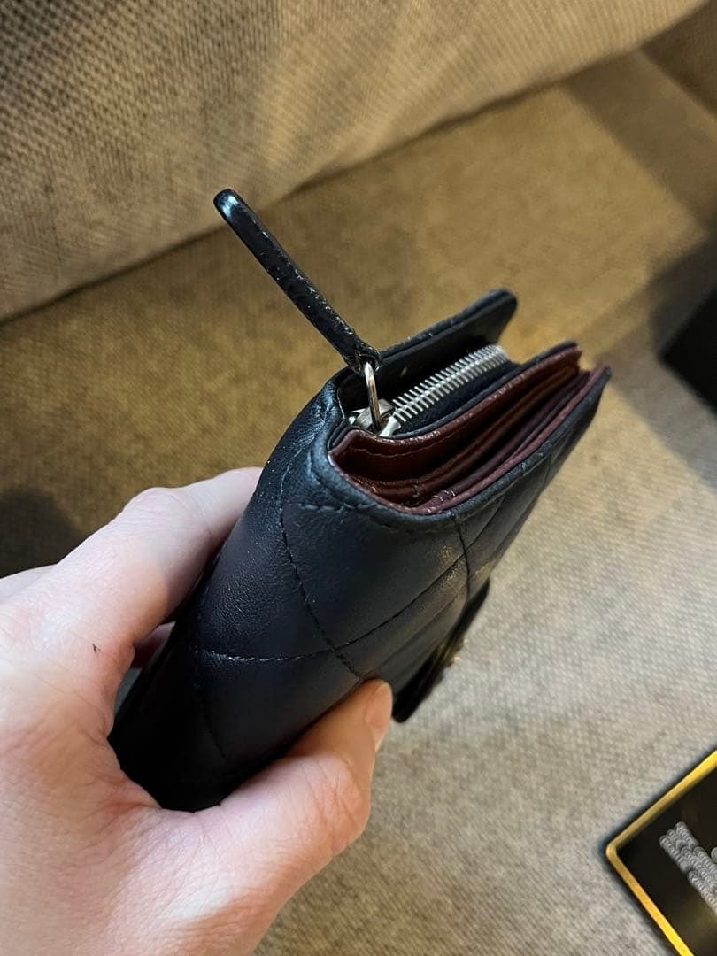 CHANEL マトラッセ　財布　コンパクト　二つ折り　ブラック　ラムスキン