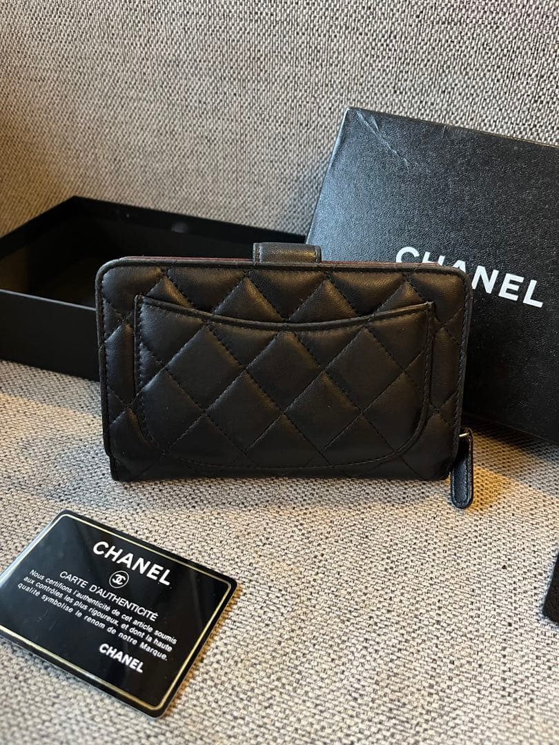 CHANEL マトラッセ　財布　コンパクト　二つ折り　ブラック　ラムスキン