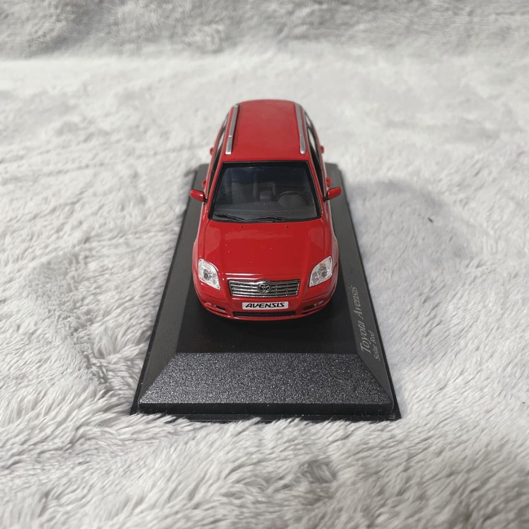 ミニチャンプス 1/43 トヨタ アベンシス ソーラーレッド ミニカー