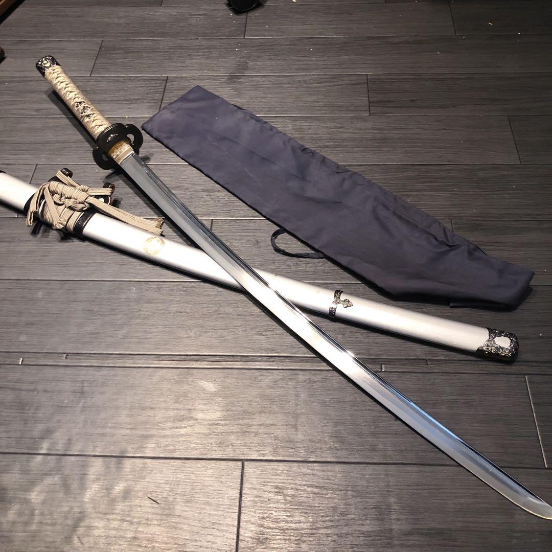 高級模造刀　銀鞘　居合刀　樋入り刀身　白拵え　亜合金刀身　名刀　刀袋付き