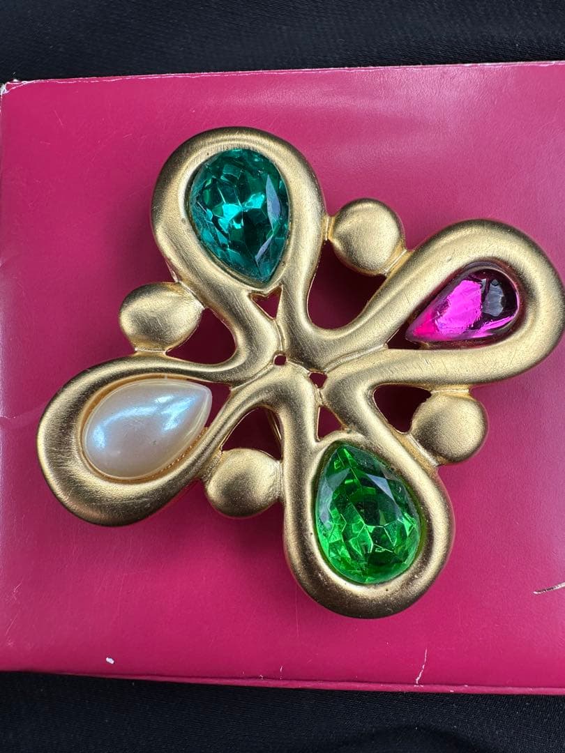 GIVENCHY ジバンシィ　ビジューピンブローチ