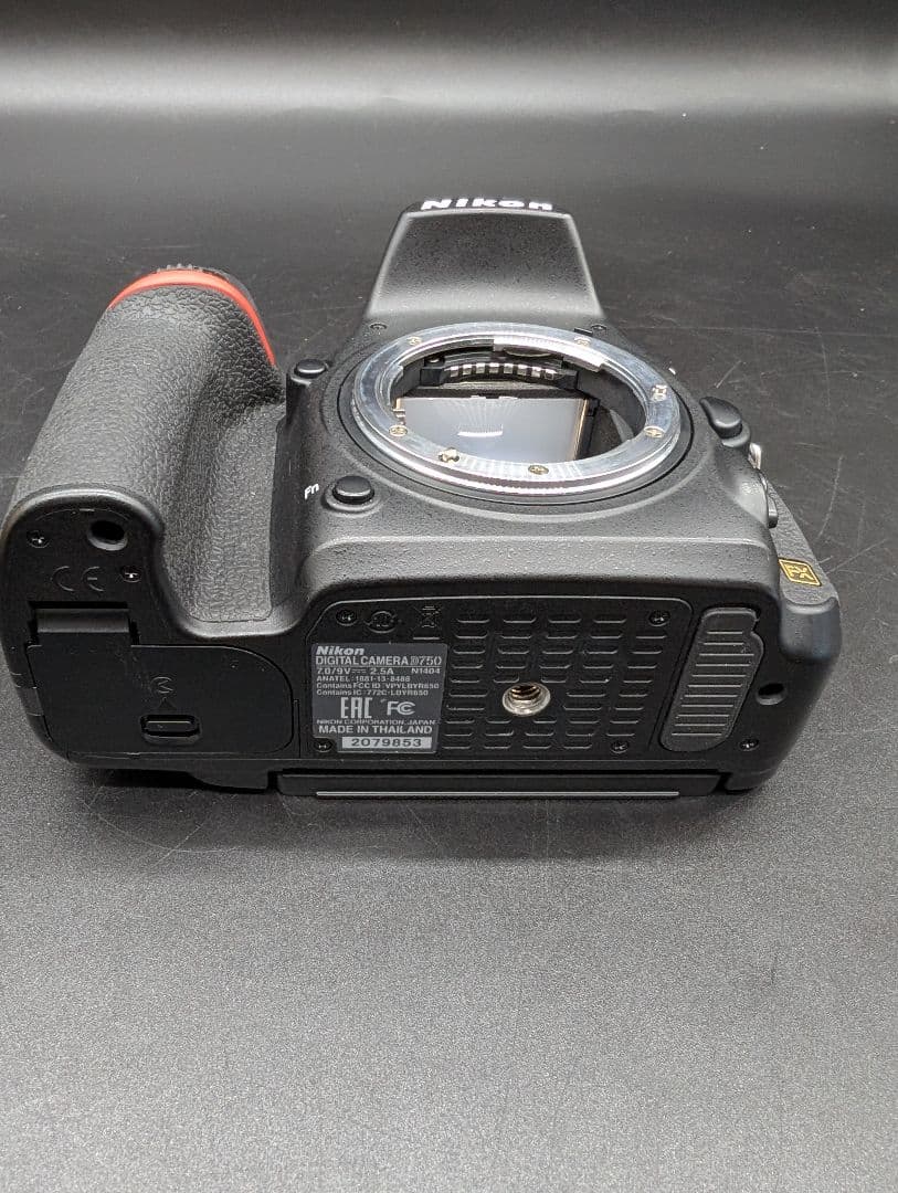【美品・動作確認済】Nikon D750 ボディ MB-D16