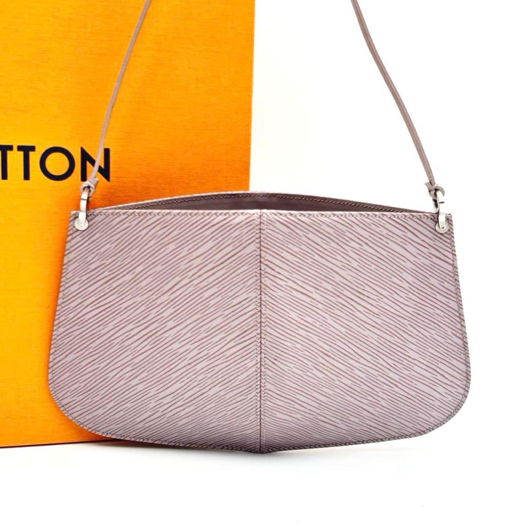 LOUIS VUITTON エピ　ポシェット　ドゥミリュンヌ　ライラック