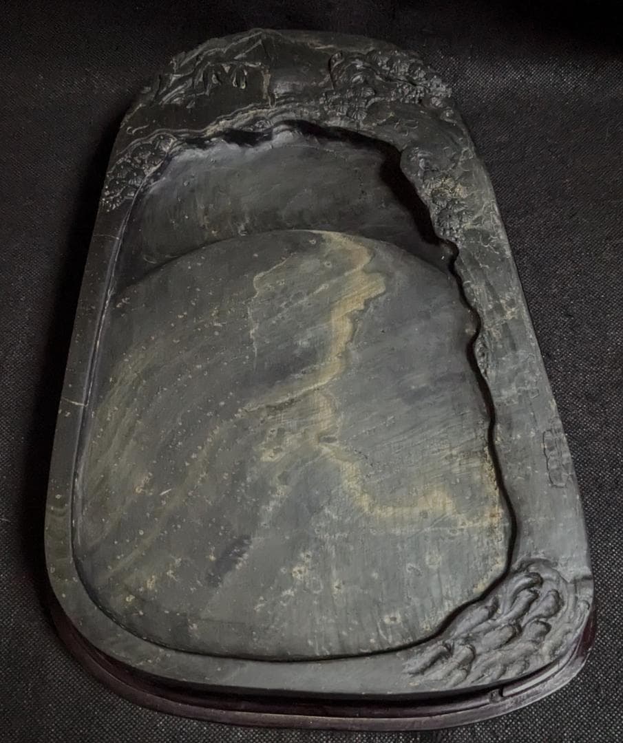 【歙州硯　松竹文特大楕硯】◆金暈金星・水波紋の美石◆12.7吋◆唐木塗箱◆龍尾山