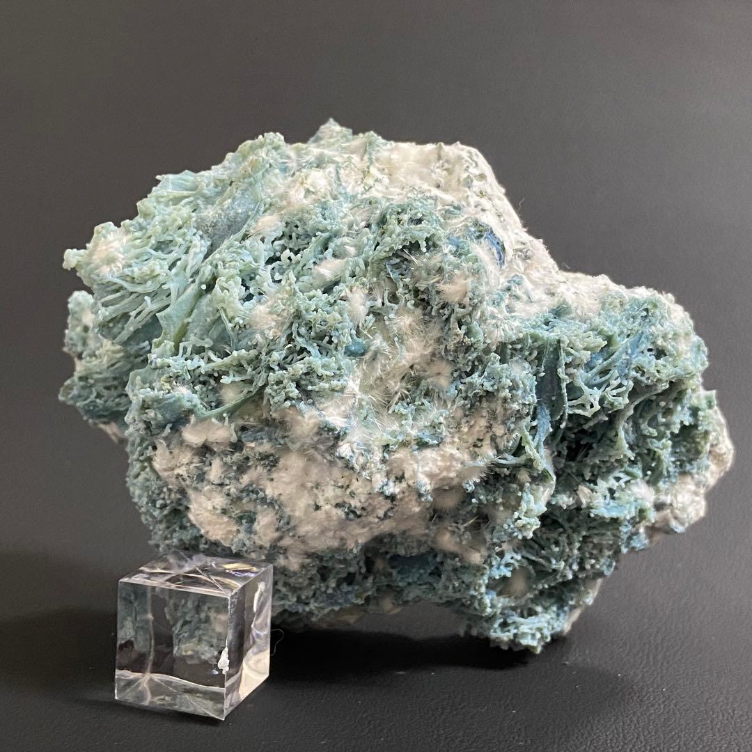 ブルーカルセドニー　モルデナイト　共生鉱物標本　原石鉱石　天然石　ストーン