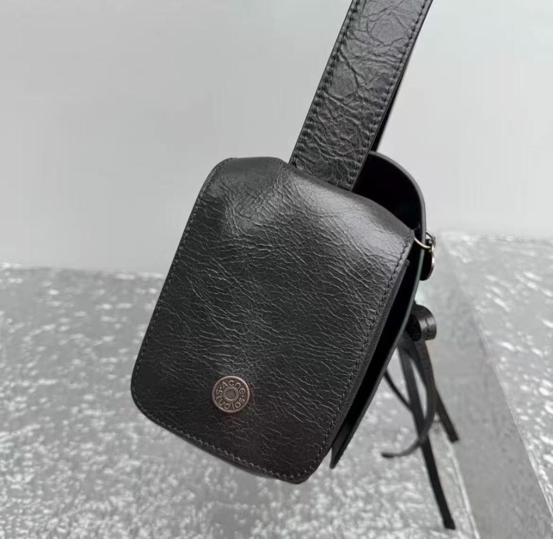 Acne Studios ブラックショルダーバッグ