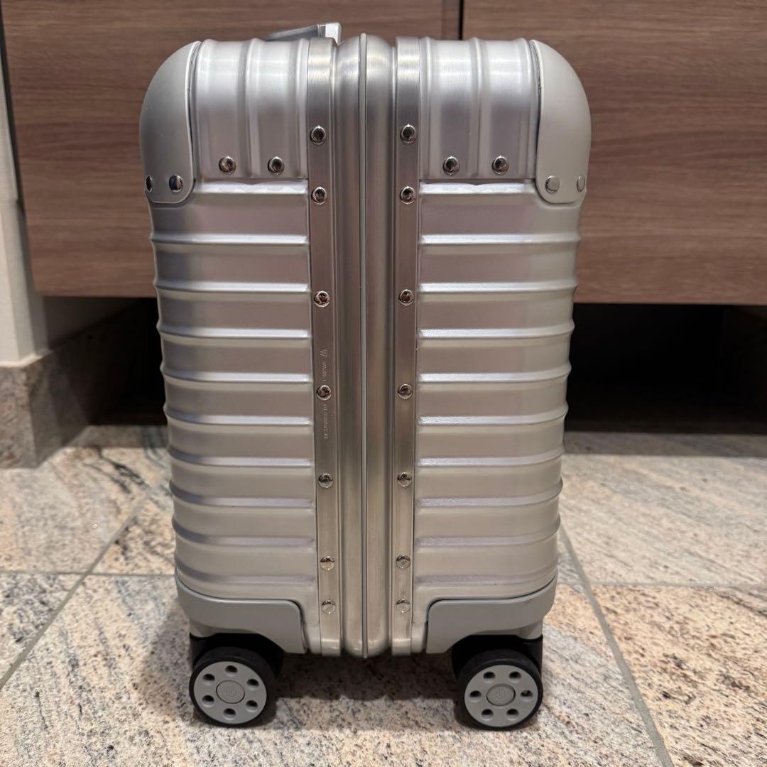 木製人のフリマ 【美品】生涯保証　リモワ　オリジナル　コンパクト