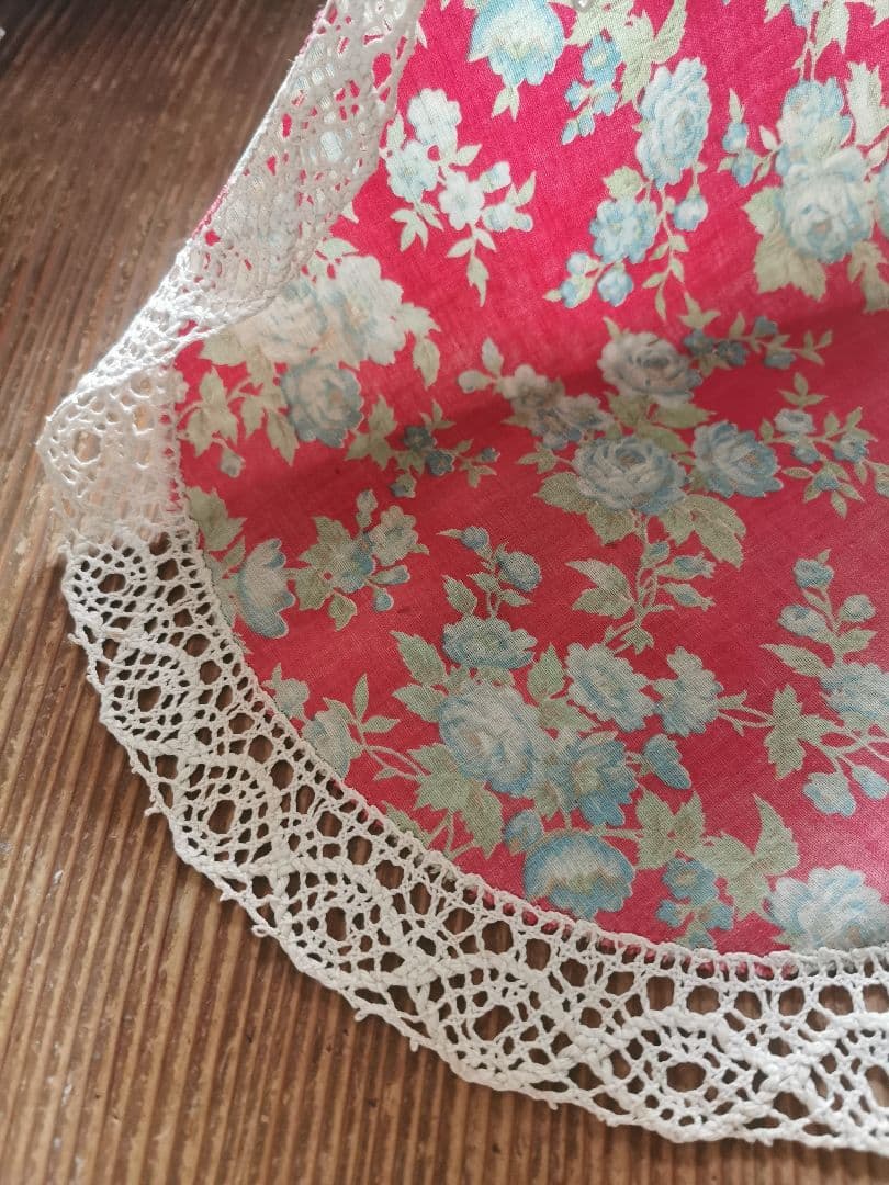 アンティーク フレンチ花柄ファブリック＆クロシェボビン編みレース装飾 ドイリー
