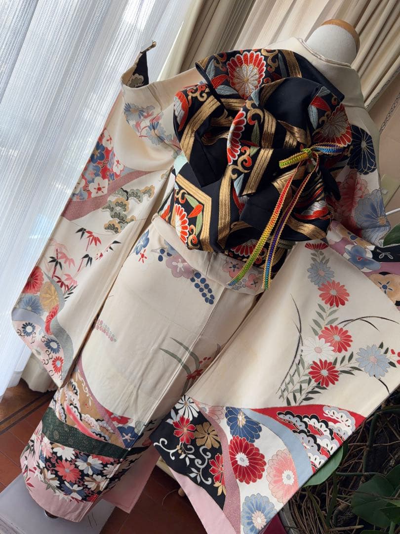 振袖フルセット ベージュホワイト 古典柄 金彩 手刺繍