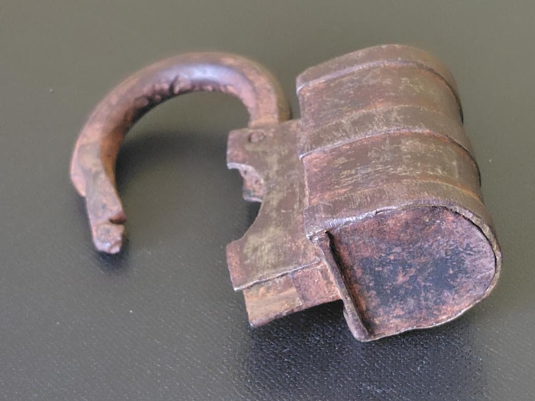 時代物 ねじ式 錠前 鍵付き / 古錠 回し鍵 南京錠 からくり錠風 蔵 骨董