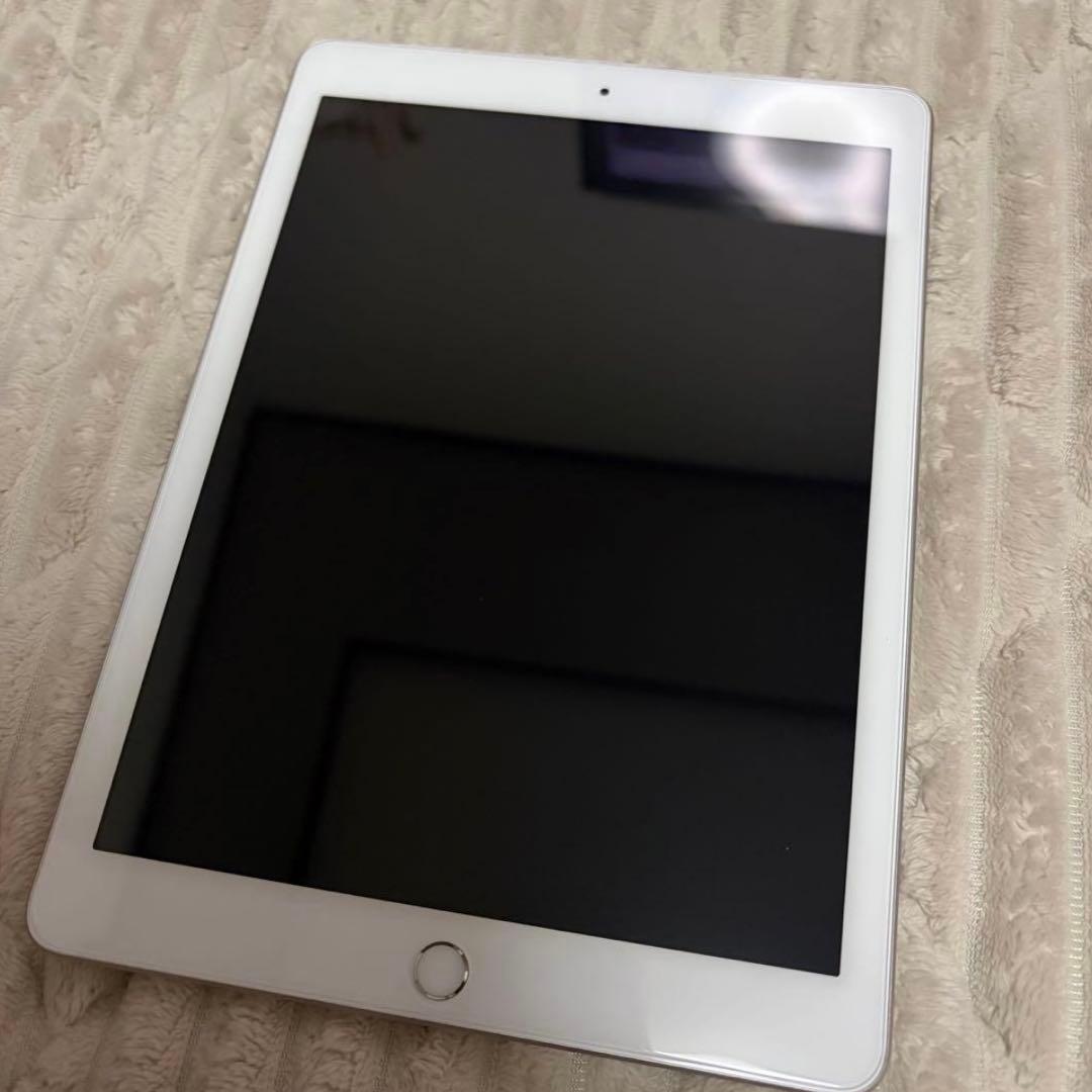 Apple iPad (第６世代) 32GB シルバー ケース付き