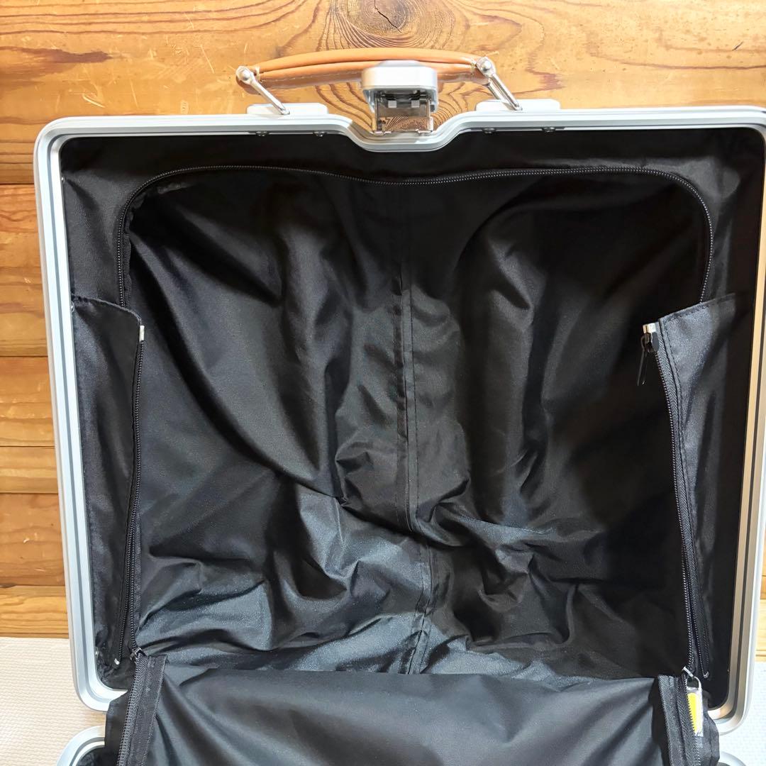 【美品】innovator アルミスーツケース スターリングシルバー 42L