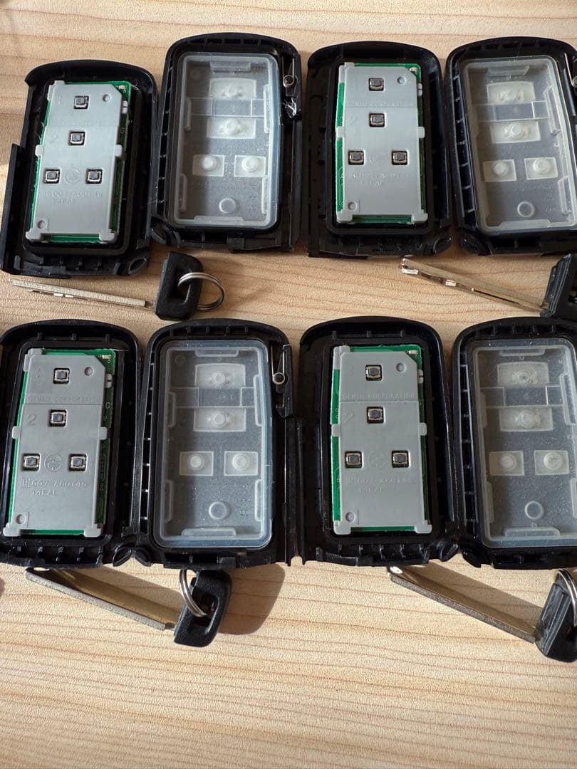 トヨタ純正 ヴォクシー スマートキー (4つボタン) 6個 送料込み