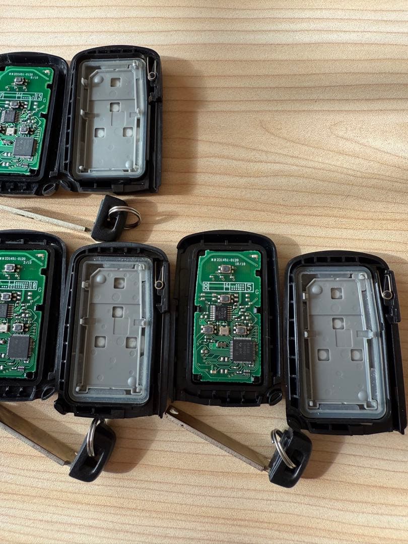 トヨタ純正 ヴォクシー スマートキー (4つボタン) 6個 送料込み