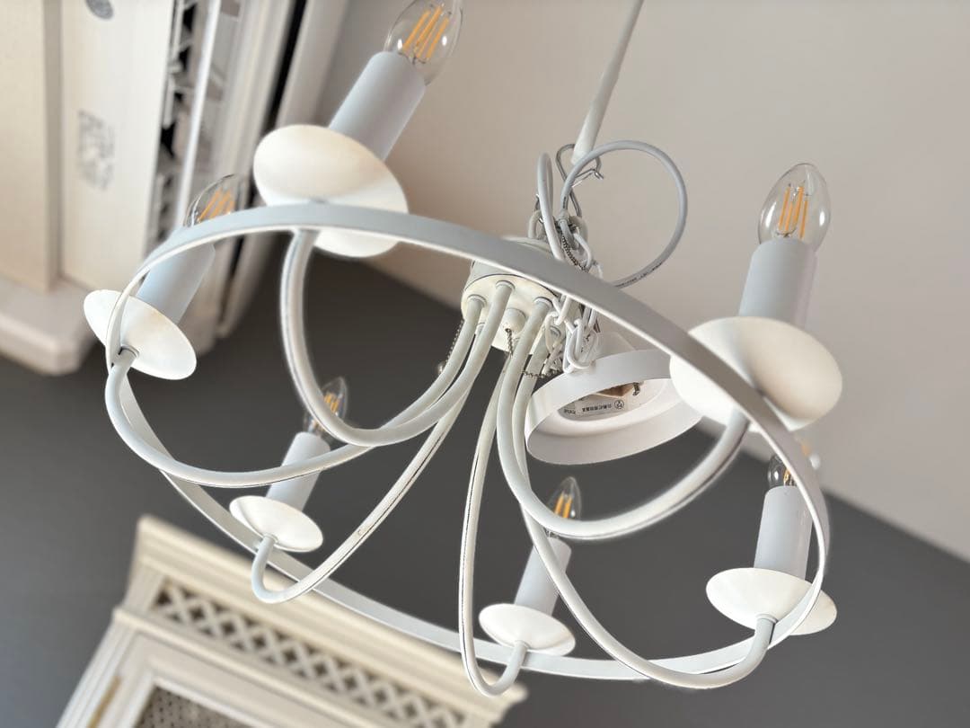 吊下シャンデリア 照明　シャビーシック　アンティーク風ヴィンテージ風白　ホワイト