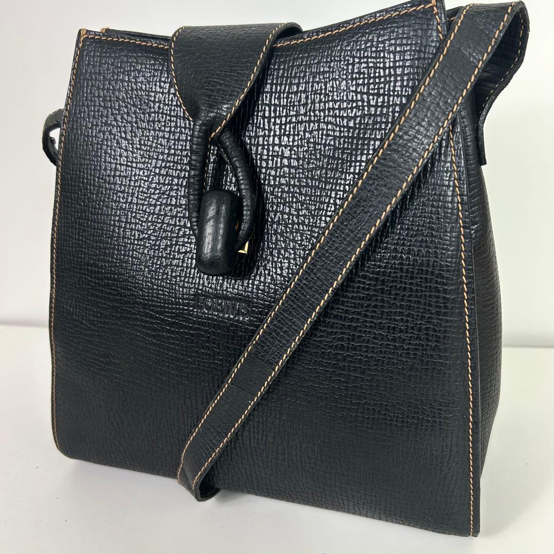 美品 ロエベ レザー ショルダーバッグ ターンロック ロゴ型押し 黒