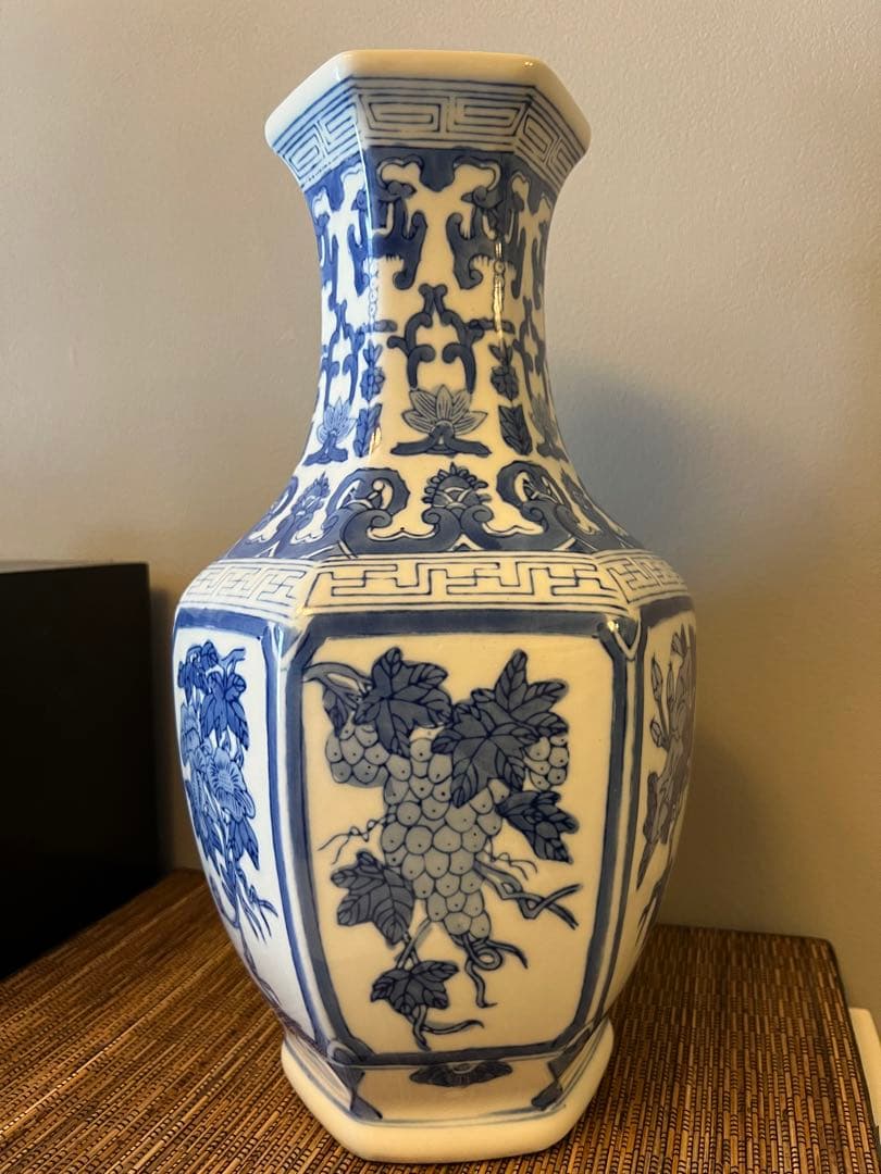 中国 染付花瓶 花器 陶器 壺 六角 葡萄 朝顔 青花☆