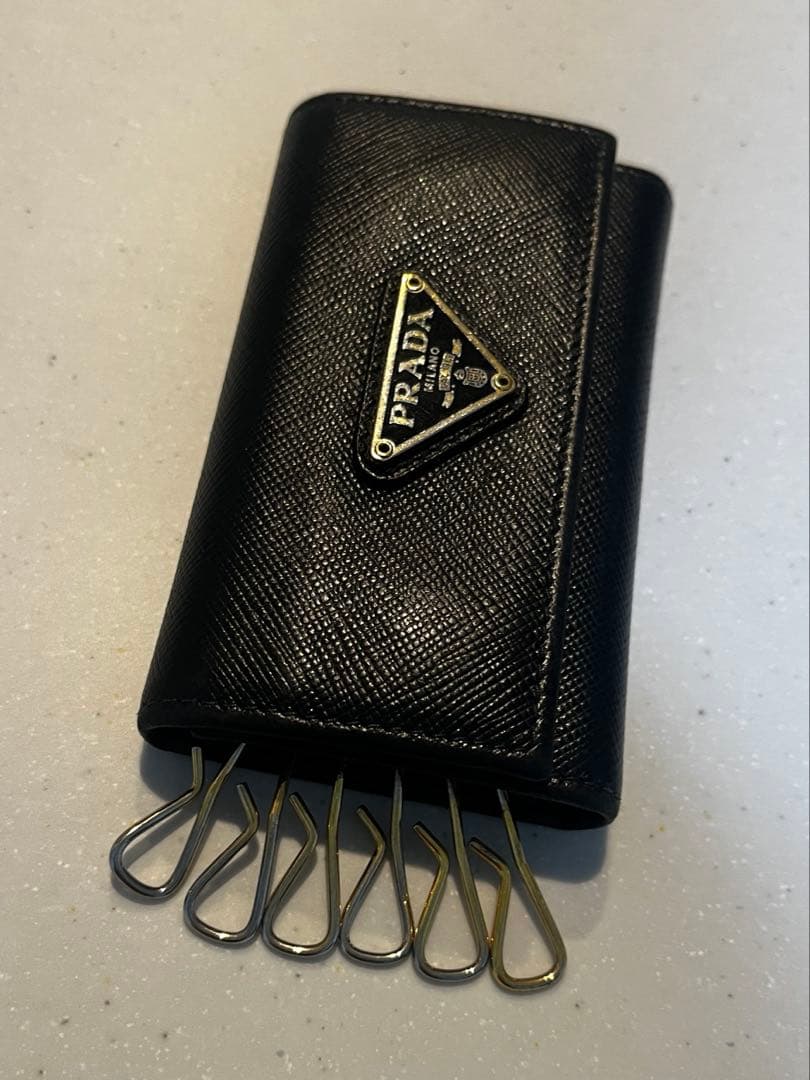 PRADA ブラック キーケース サフィアーノレザー