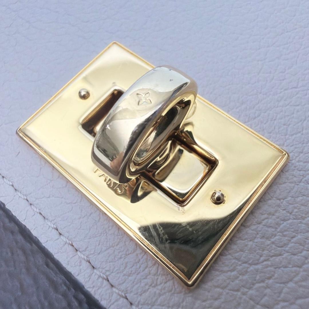 ルイヴィトン ポルトフォイユ ヴィクトリーヌ 財布 M82398 未使用に近い