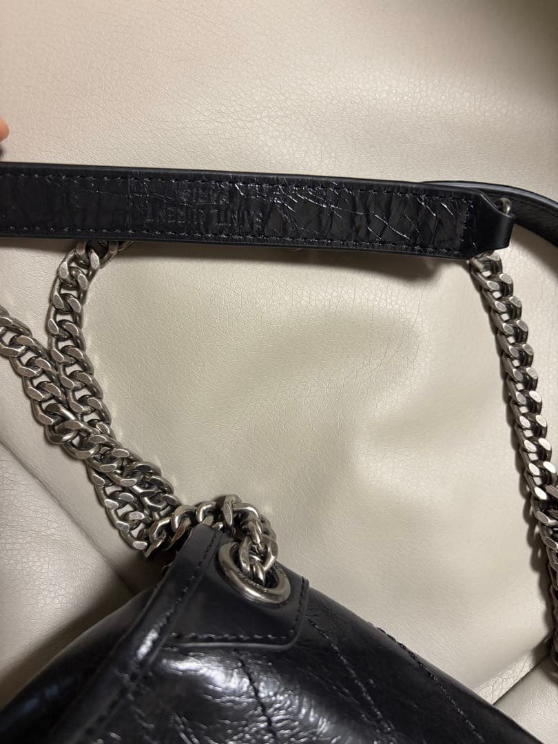 YSL ニキ ミディアム レザー ショルダーバッグ