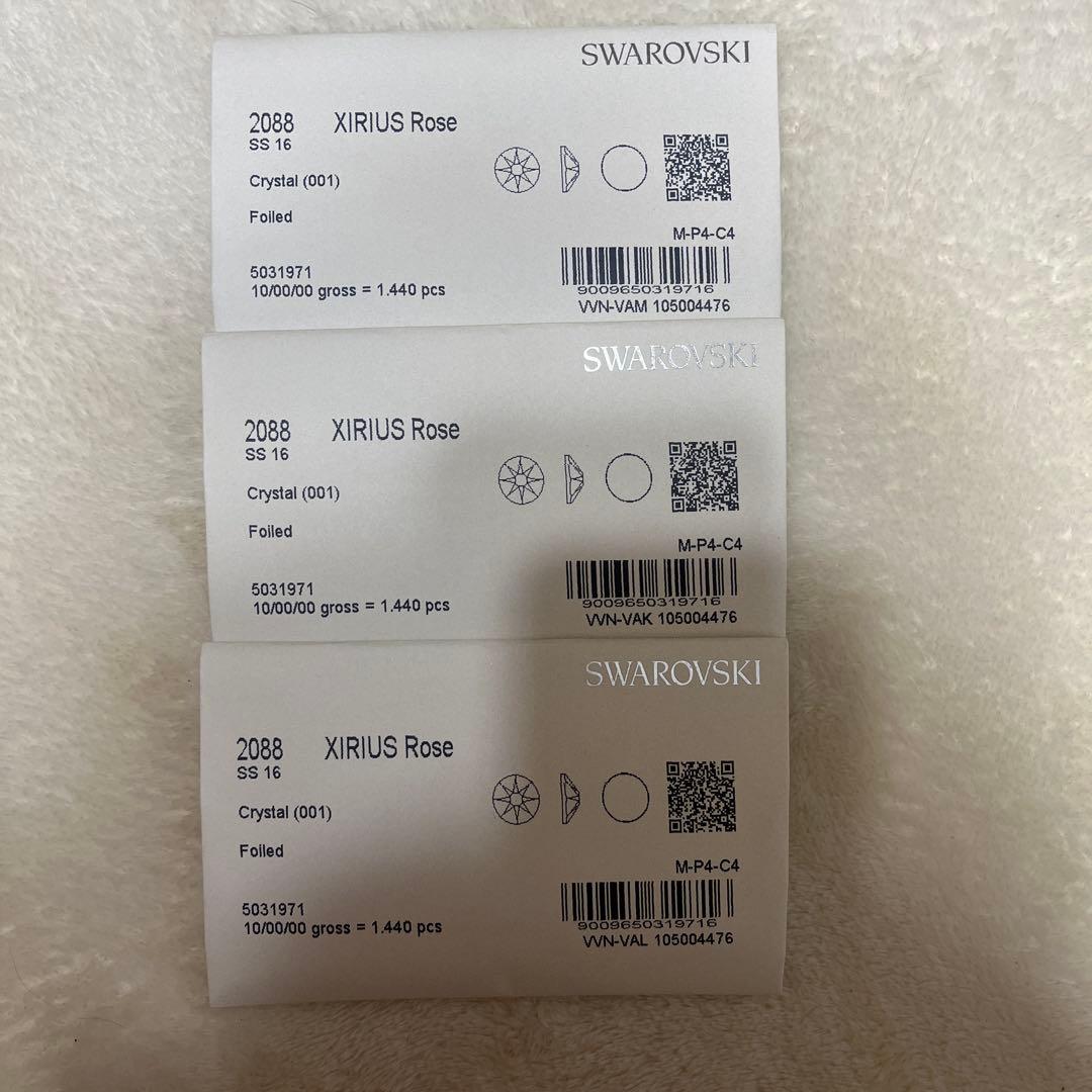 SWAROVSKI XIRIUS ROSE2088 カラー：Crystal