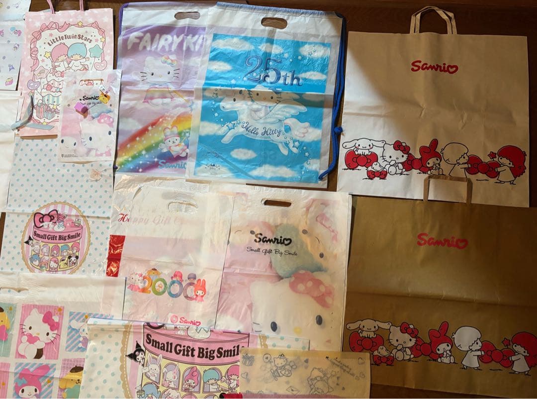 超貴重！2000年からサンリオで購入した時のショップ袋+2000年限定版物あり♡