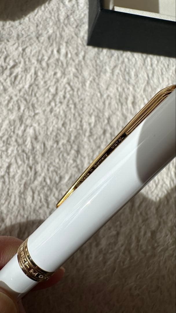 MONTBLANC ホワイトボールペン 箱付き 品の良い白×ゴールド本体