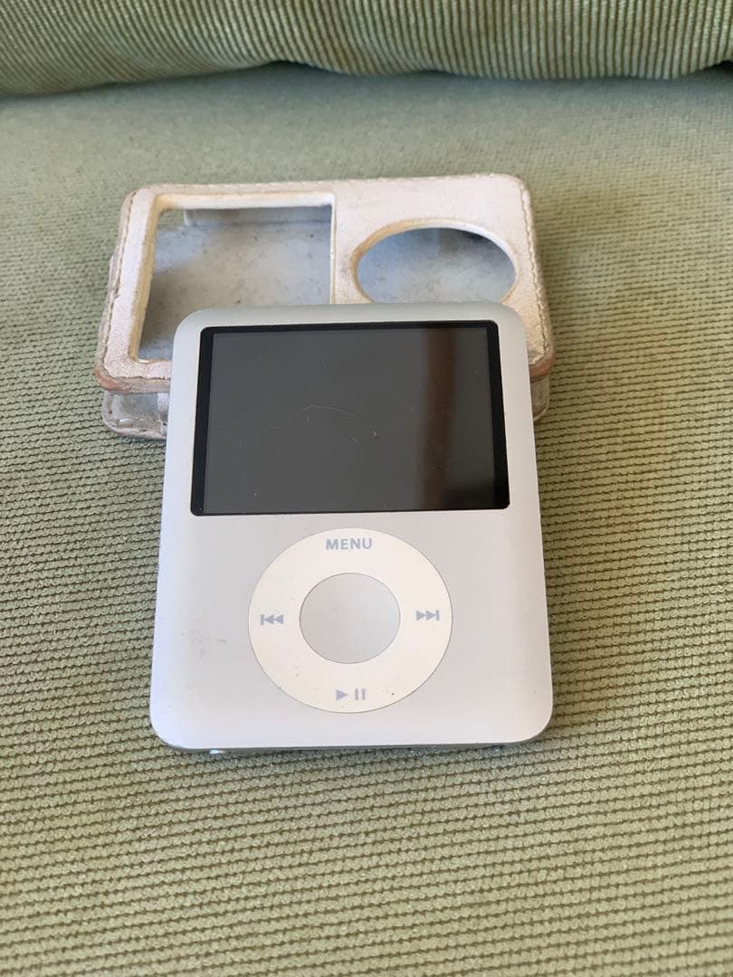 iPod classic4GB シルバー A1236 ケース付属/8GB第3世代