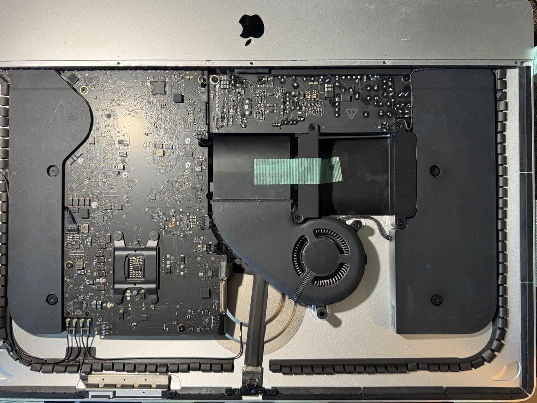 iMac 21.5インチ Retina 4K (2017)