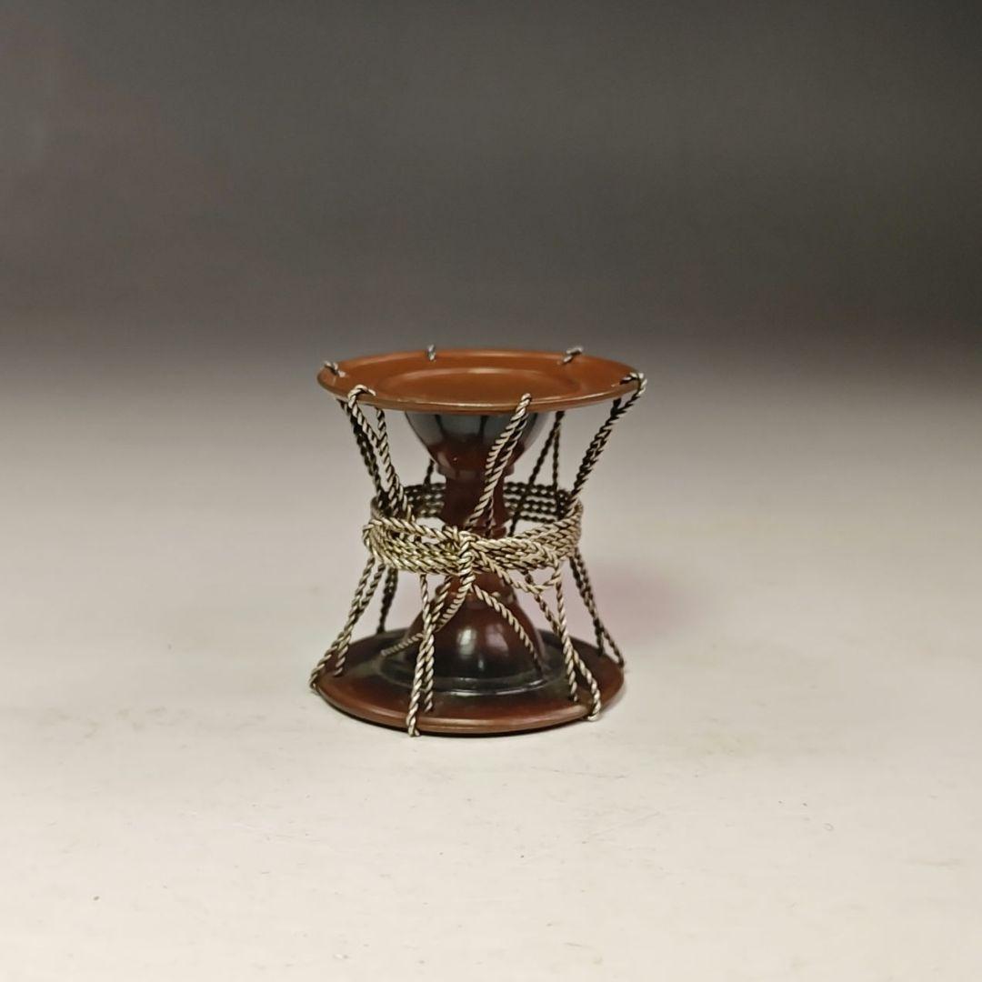 イ334 蓋置『彫金　井波慶州』『朱漆銀線紐鼓　蓋置　共箱』茶道具