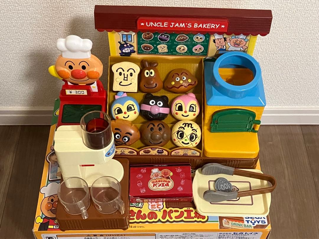 知育玩具　7点セット　アンパンマン　トーマス　木製玩具