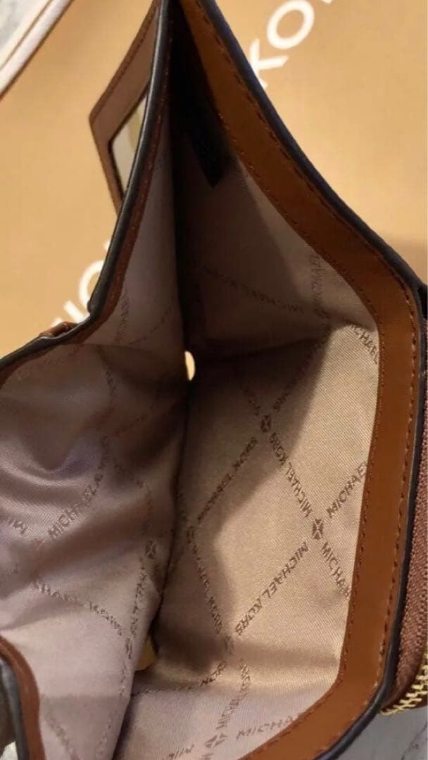 豆_様【新品】マイケルコース MICHAEL KORS 三つ折り財布 ❣️バニラ❣️
