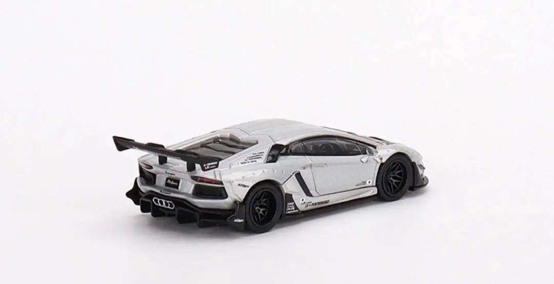 ミニカー MiniGT 449 Lamborghini Aventador Silver
