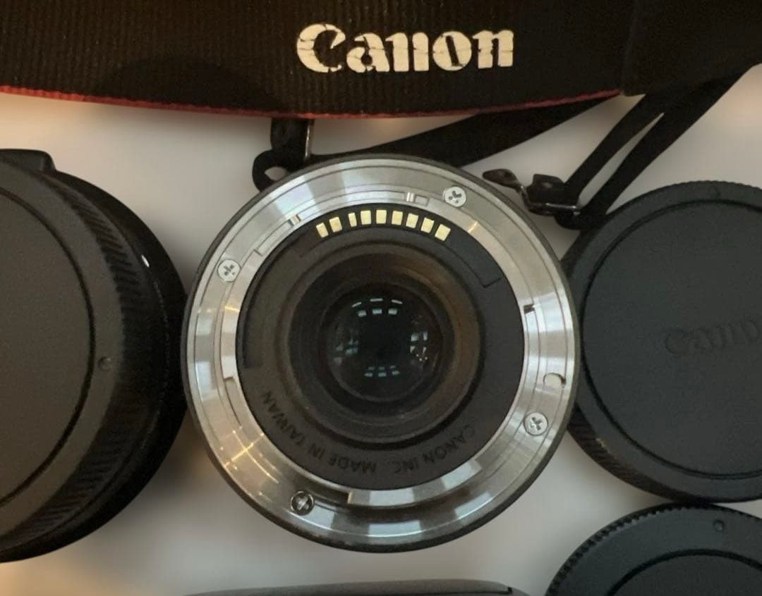 Canon EOS M ミラーレス一眼カメラ　kit