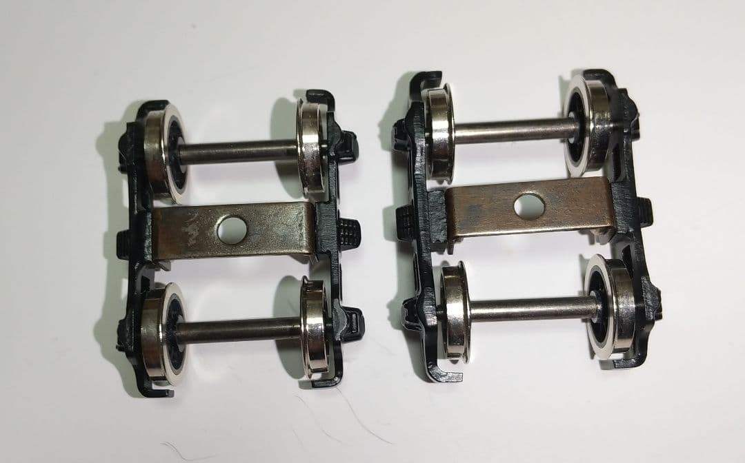 二軸先台車、 従台車 (各二種)、テンダー台車、他パーツ。HOゲージ。