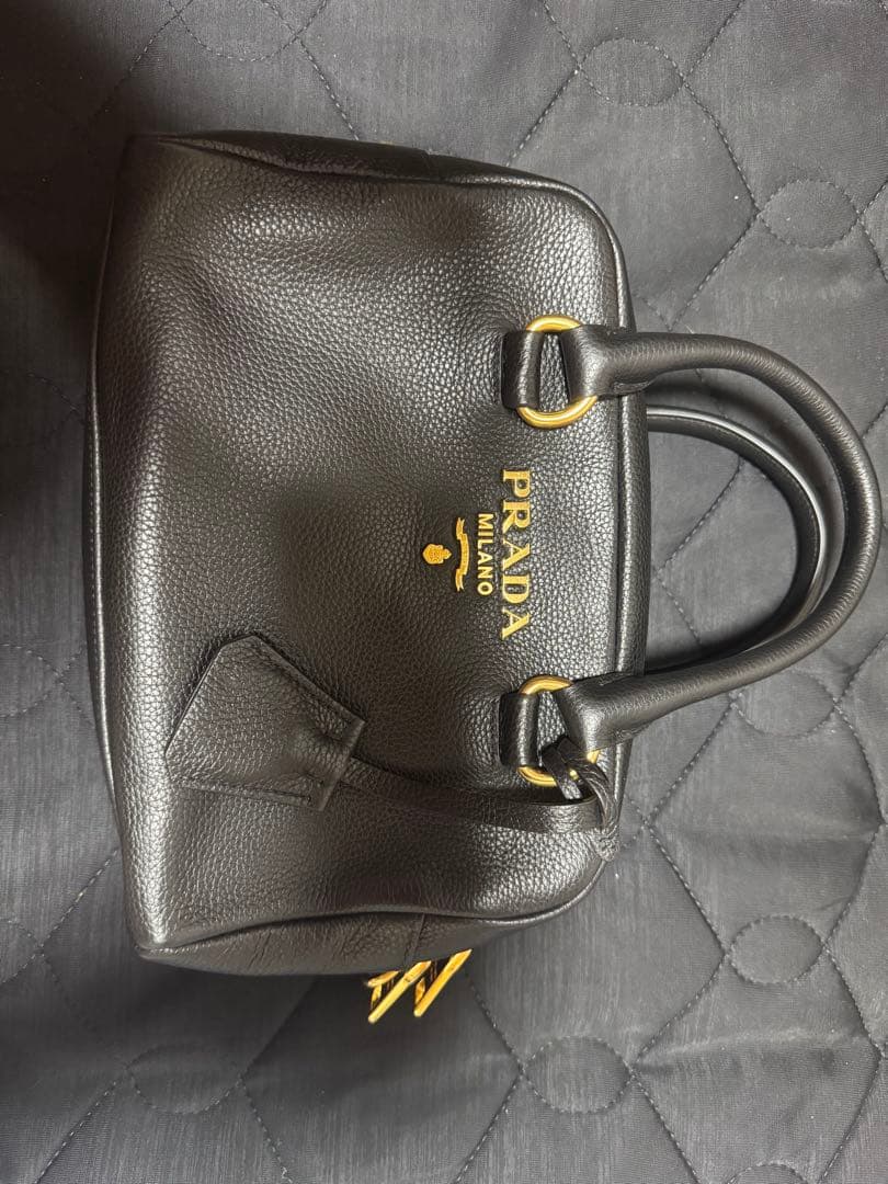PRADA 黒 レザー ハンドバッグ