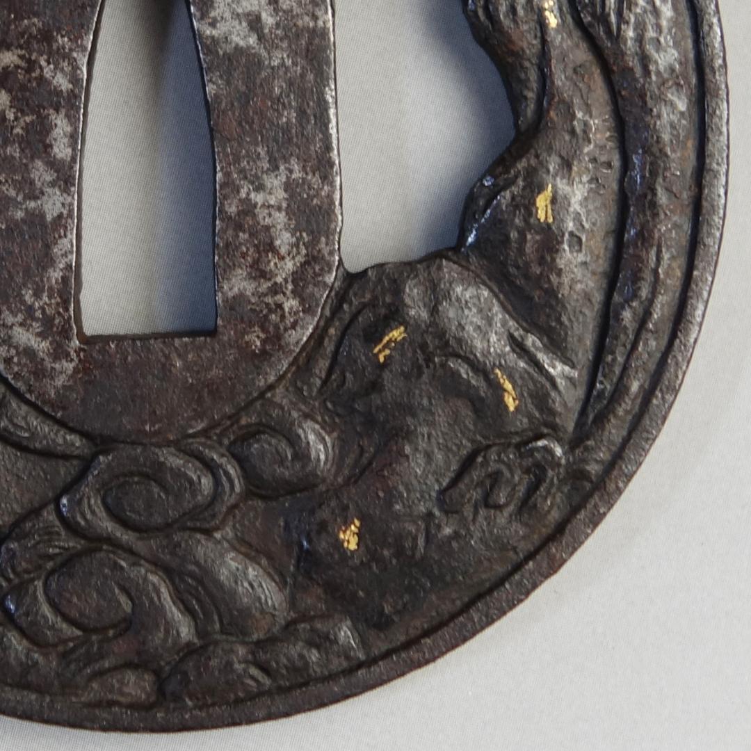 【 銅象嵌 岩窟賢人巻物図鍔 】 鍔 鐔 鉄地 刀装具 日本刀 武具 骨董