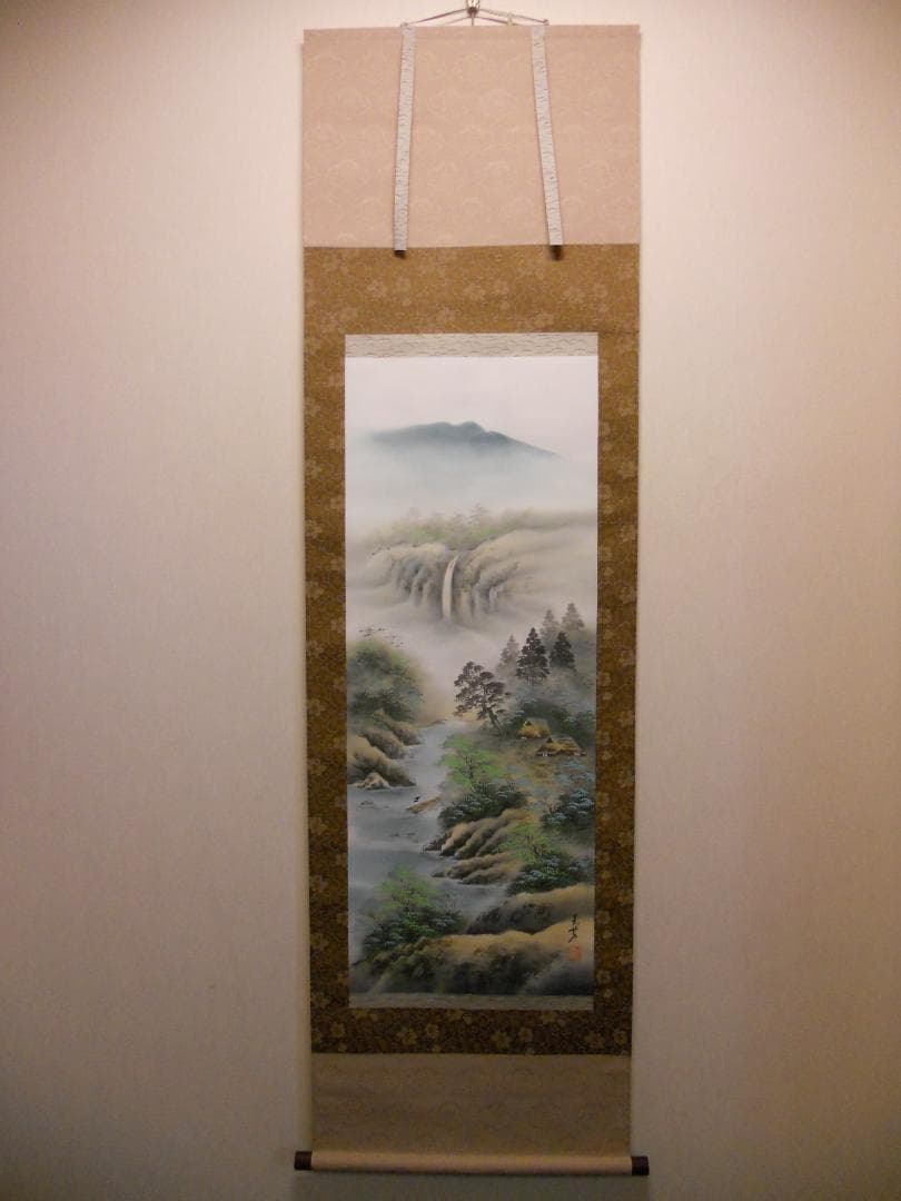 掛け軸 玉芳 彩色山水 絹本 希少 軸装 茶道具 掛軸 美品 です。