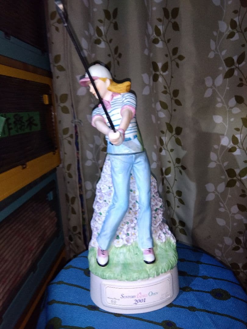 超希少サントリーレディースオープン2001年記念ゴルフ陶器ボトルXO。