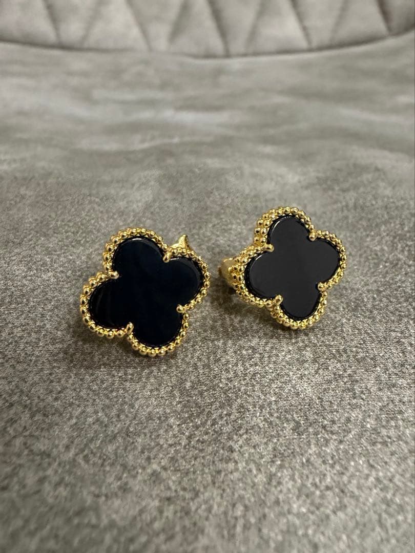 クローバー ピアス オニキス ゴールド